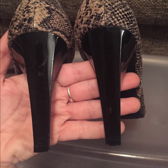 Snakeskin patterned heels - Picture 3 of 3